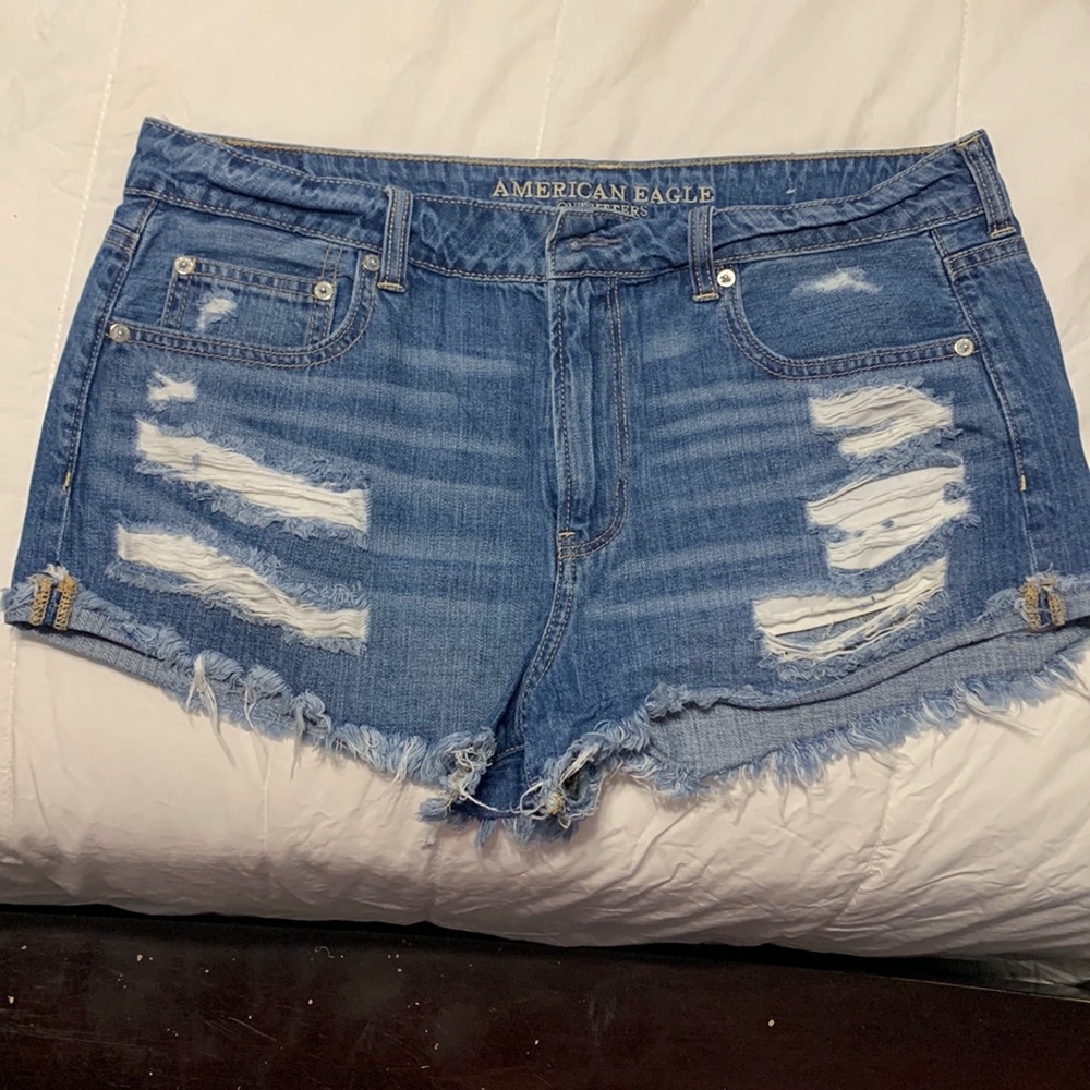 Cute distress American Eagle Outfitters shorts in excellent condition